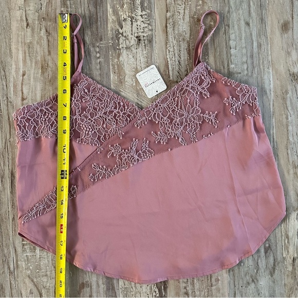 Free People Intimately V-Neck Lace Mesh Detail Satin Camisole Rose SZ Large NWT - Picture 8 of 9